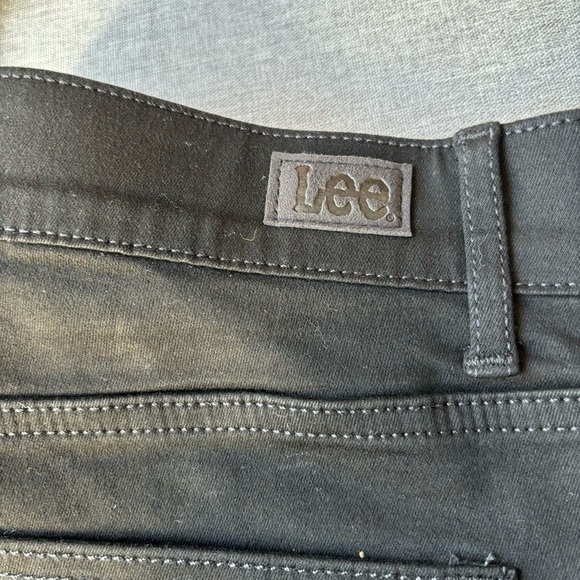 Lee Women's Ultra Lux Comfort with Flex Motion Straight Leg Jean - Picture 4 of 6